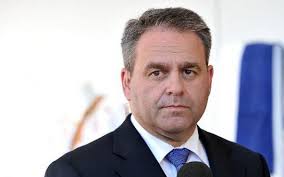 2004 est une année charnière pour xavier bertrand : Xavier Bertrand Biographie Le Parisien