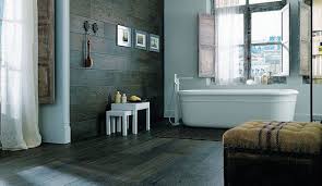 Vinyles, pvc, parquets ou même stratifiés, ces revêtements se frayent une place de choix dans nos salles de bains. Salle De Bains 11 Revetements De Sol Hyperlookes Cote Maison