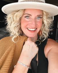 Lisa Leonard's Instagram, Twitter & Facebook