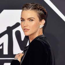 We would like to show you a description here but the site won't allow us. Cornrows Hochsteckfrisuren Fur Kurze Haare Geflochten Gesteckt Gezwirbelt Hubsche Frisuren Fur Kurzes Haar Cosmopolitan