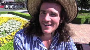 Keeping piano in tune key for traveller (+ video)