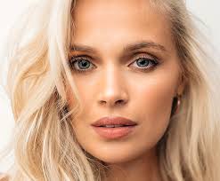 Danielle Wells's Instagram, Twitter & Facebook