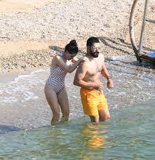 Facebook'ta fahriye evcen & burak özçivit'in daha fazla içeriğini gör. Burak Ozcivit Fahriye Evcen Cifti Sezonu Acti Yeni Istiklal