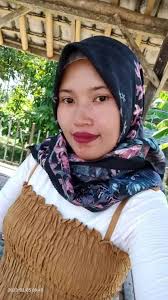 Several passing motorists honked their horns in support, one passenger in a  Jeep held up a rubber duck that resembled President Donald Trump and at  least one offered up a crude hand