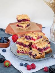 Crumbars Aux Fruits Rouges Carres De Crumble Free The Pickle Recette Recette Gateau Fruit Gateau Fruits Rouges Crumble