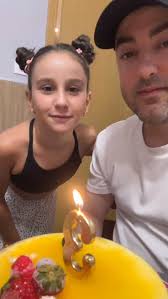 Mi prima peque ayudándome a superar los 30 y pico 😵😂🙏