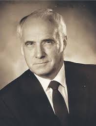 Roses, resounding speech salute 169 graduates at Lancaster Mennonite School 