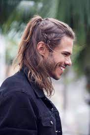 Blonde Hair Half Braided Half Ponytail Medium Length Hairstyles For Men Black Denim Jacket Frisuren Langhaar Geflochtene Haare Haar Frisuren Manner