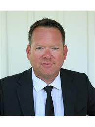 Mara Cook's Instagram, Twitter & Facebook