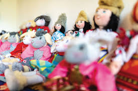 Foarte multe dintre imobilele pe care le are agentia noastra in portofoliul de inchiriere sunt cumparate cu credit de la banci si, in consecinta, ipotecate de fiecare data cand intrebam de bani, raspunsul era acelasi: Povestea Oamenilor Care Au RenunÅ£at La ViaÅ£a In Aglomeratul Si Poluatul Bucuresti Pentru A Se Muta In MunÅ£i In Ce Au Transformat Acestia Un Sat Cu Doar Doi Locuitori Aflat In Unul