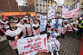 Damit dir beim durchstöbern unserer sprüchen nicht langweilig wird, haben zu den bekanntesten und beliebtesten sprüchen auch eher unbekanntere hinzugefügt. Es Ergreift Die Kopfe Und Herzen Ver Di