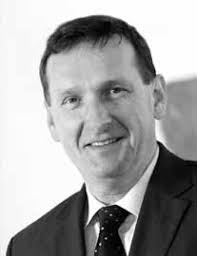 FÜR SPEZIALISTEN UND GENERALISTEN