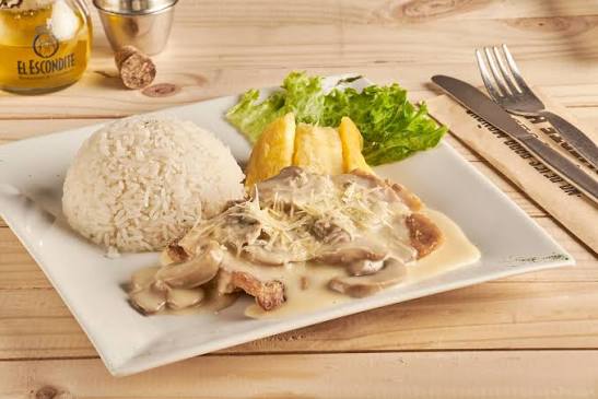 pescado en salsa de champiñones/Fish in mushroom sauce