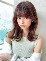 外ハネくびれミディアム 20代 30代におすすめゆるふわ 大人かわいいモテ 愛され 韓国風セミディ 斜め前髪 流し前髪 ピンク バイオレットグレージュ ヘアサロン予約 ozmallビューティ ヘアスタイル ロング ミディアムロングのヘアスタイル ヘアスタイル