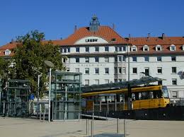Gemächlich brachte uns die bahn mit 11km/h die kurze strecke nach oben. Stuttgarter Zahnradbahn Ausfluge Mit Dem Vvs In Der Region Stuttgart