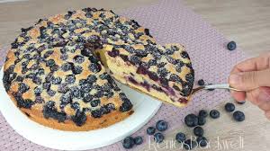 Dieser saftige heidelbeerkuchen punktet nicht nur mit seinem geschmack, er ist auch noch leicht und schnell in. Flotte Beere Einfacher Ruhrkuchen Mit Heidelbeeren In 10 Min Zubereitet Youtube
