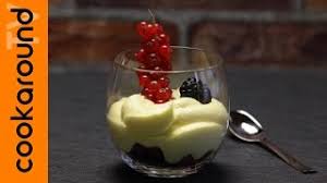 Non è specificato se bisogna fare tutto a mano o con l'aiuto di un frustino elettrico….le basi per chi come me. Crema Al Mascarpone Youtube