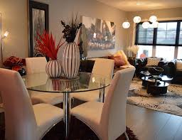 Parement mural salon et peinture artistique en 80 idées déco #tablebasse #revêtementmural #pierre #livingroom #bois #papierpeint #meuble #taupe #brique #ides. Le Salon Salle A Manger Peut Compter Pour Deux Pieces Gestion De