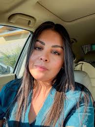 Stiffening 8mm hair art with hairspray