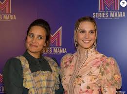 Dans une interview accordée à paris match ce jeudi 27 juin. Julie De Bona Et Camille Lou Habillees Comme Dans La Serie Le Bazar De La Charite La Toute Nouvelle Serie De 8 Episodes De Tf1 A La Soiree D Ouverture De La 1