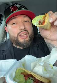 Guy Review Tacos
