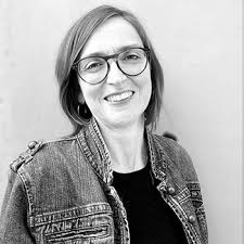 Millionenfach sind die Bücher des israelischen Humoristen Ephraim Kishon  verkauft worden, der Satiriker gehörte zu den erfolgreichsten Autoren des  Genres im 20. Jahrhundert. Doch wer war Kishon abseits seiner Geschichten?  Wer mehr