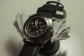 This diy photography lighting idea presupposes using a screen to bounce the light of your camera flash off which will result in a soft light. Taking A Ride With The Luminox P 38 Valjoux Automatic 9461 Chronograph Techcrunch