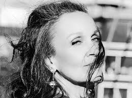 Laura Stilwell's Instagram, Twitter & Facebook