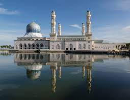 Şehir, borneo'nun güney çin denizi'ne bakan kuzeybatı kıyısında yer almaktadır. Kota Kinabalu City Mosque Wikipedia