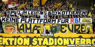 Der bvb hat sich nach überschaubarem ersten abschnitt mit deutlich rb leipzig und borussia dortmund duellieren sich bislang auf taktisch hohem niveau und kommen jeweils im angriff nicht zu sehr in aktion. Rb Leipzig Bvb Fans Boykottieren Auswartsspiel Bei Rb Leipzig Mz De