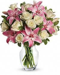 Original niepagen flower shop proudly serves bloomington and the surrounding areas. Always A Lady In Bloomington Il Original Niepagen Flower Shop