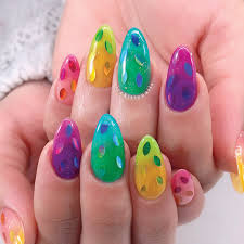 4 bright & bold nail art ideas perfect for celebrating pride 2021. Celebrate Pride Month With These Rainbow Nail Art Designs Nailpro