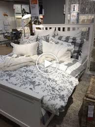 Ikea Hemnes Bett Fur Gastezimmer Liebe Das Grau Und Blumen Sieht So Gemutlich Aus Kitchengarden Ikea Hemnes Bett Hemnes Schlafzimmer Schlafzimmer Design