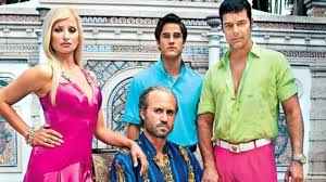 La mansión de gianni versace, reconvertida en hotel de lujo, se convirtió en noticia este miércoles 15 de julio por el hallazgo de dos cadáveres en el interior de una de sus suites. Quien Mato A Versace A Que Hora Se Emite La Serie El Asesinato De Gianni Versace As Chile