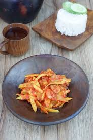 Sambal belacan mangga muda 15 tangkai cili padi 3 batang cili merah sedikit belacan bakar 1/2 biji bawang besar 1 biji buah mangga separuh masak ~ di hiris halus garam dan gula secukup rasa tumbuk kesemua bahan kecuali mangga hingga halus masukkan mangga dan gaul rata akhir sekali masukkan garam dan gula secukup rasa. Resep Udang Kentang Sambal Mangga Food Nitalanaf Food Blogger