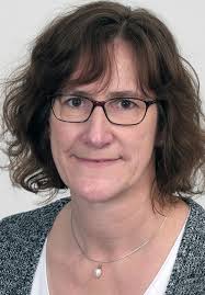 Menschen im Haus der Kirche