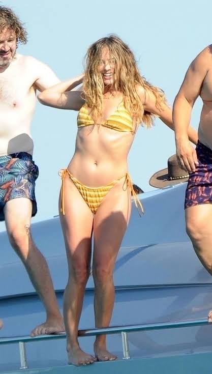 Margot Robbie in a Bikini 08/07/2022 • CelebMafia