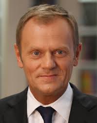 Former eu council chief tusk posted the snap which shows him holding two fingers. Datei Donald Tusk 2009 01 01 Jpg Wikipedia