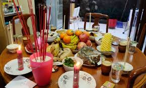 Di malam tahun baru, kaum keluarga samada dekat atau jauh akan berkumpul di rumah ibu bapa untuk upacara makan besar. 11 Tradisi Tradisi Unik Saat Imlek Cermati Com