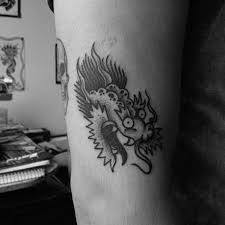 Önkolda sanki sarılıyormuş gibi bükülen ejderha dövmesi tasarımları çok yaygındır. Small Dragon Tattoos On Arm Novocom Top