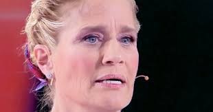 Belve, ufficiale giudiziario da Heather Parisi? Cosa c'è dietro