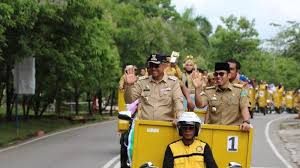 Tentara nasional indonesia atau yang kerap disebut tni adalah suatu pasukan yang telah disiapkan untuk menjaga keamanan dan kedaulatan negara kesatuan republik indonesia. Arak Piala Adipura Bupati Luwu Timur Terima Kasih Pasukan Kuning Tribun Timur