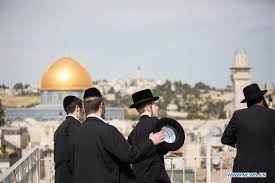 Trump visits Western Wall in Jerusalem ...