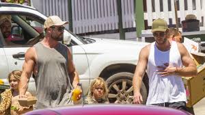 Sasha hemsworth plays golf with chris hemsworth. Thor Star Chris Hemsworth Back In Byron With Brother Liam After Injury Daily Telegraph