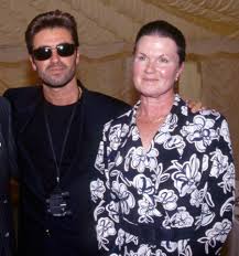 George michael a avut parte de o carieră muzicală strălucitoare, care a durat mai multe decenii. Un Nou Documentar Despre ViaÅ£a Lui George Michael DezvÄƒluie CÄƒ Artistul A Murit De InimÄƒ FrantÄƒ Ce Tragedii L Au Impins Pe CantÄƒreÅ£ SÄƒ Consume Droguri