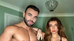 VIDEO: Bratr a sestra si vydělávají miliony na OnlyFans! Co dojemného  udělala zvrhlá dvojce pro své rodiče? - Lajk