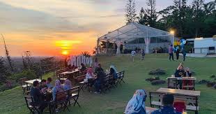 Berikut antara 11 hotel terapung yang penuh romantik, sesuai untuk honeymoon atau bercuti. Hilltop Cuisine Kota Warisan Port Makan Baru Di Sepang Pakej Sunset View Blog Sihatimerahjambu