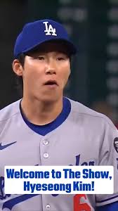 Jurickson Profar sends San Diego into a frenzy with a grand slam! 😎