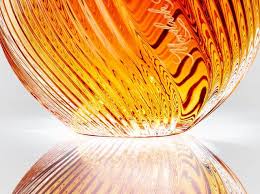 手工打造玻璃淚滴瓶 成就75 年威士忌酒霸氣收藏 whisky bottle glass bottles bottle design
