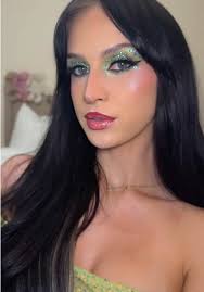 Eye Makeup Tips for Gold and Red Dresses